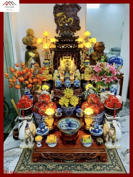 Làm vỡ chén nước trên bàn thờ Thần Tài